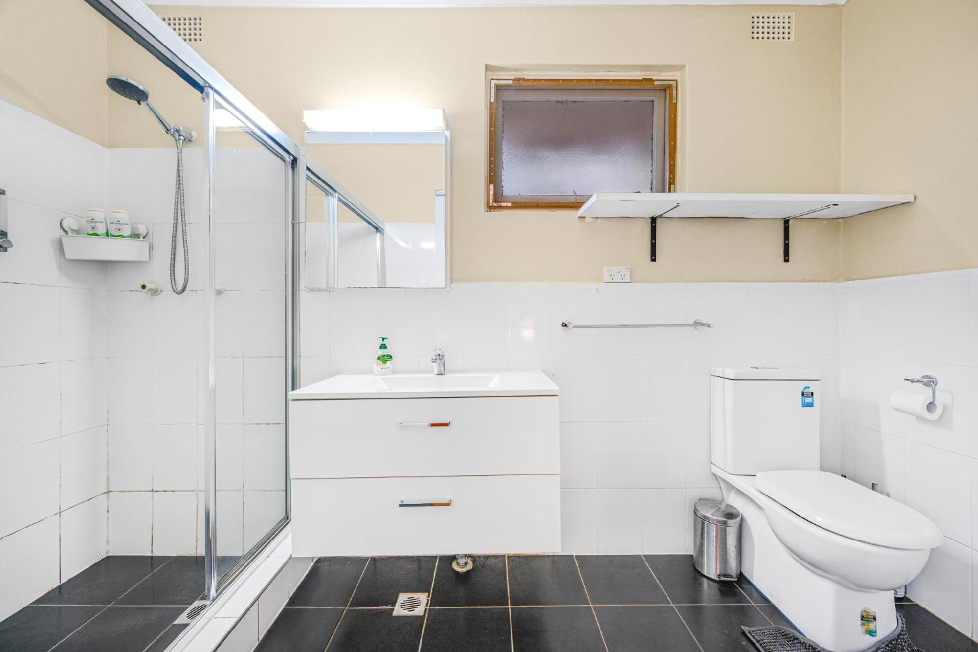 Bexley 5br Near Train & Shpping With Pool 12ppl First Floor Holiday home *