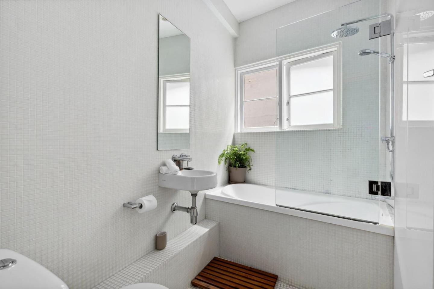 Oak Lane Embrace - Spectacular Harbour Views Apartment Sydney