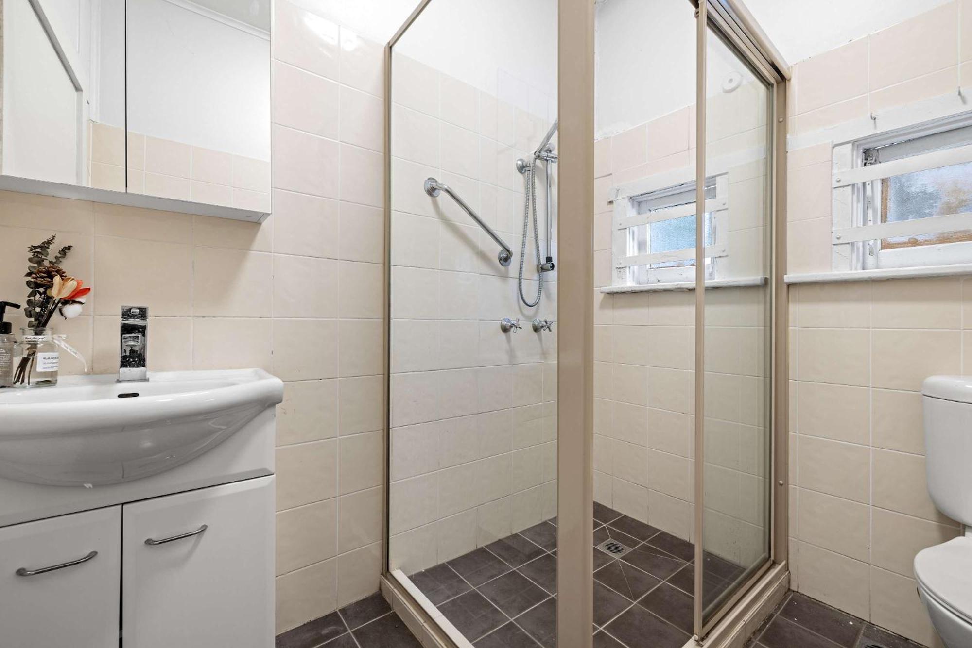 Boutique Single - Centrally Located - External - Shared Bathroom * Sydney