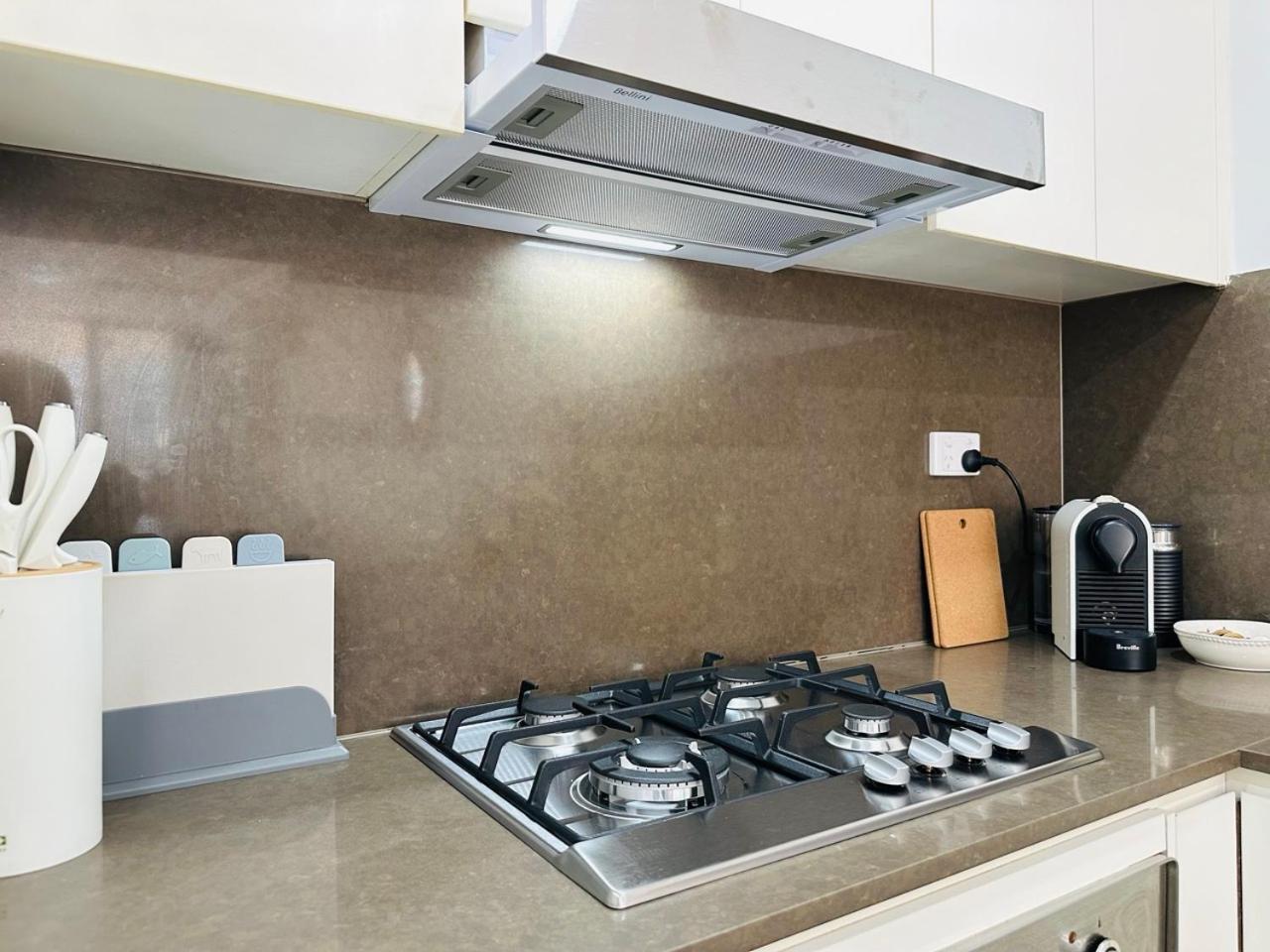 Jc - Free Ac,wifi And Parking,close Shopping And Train Apartment