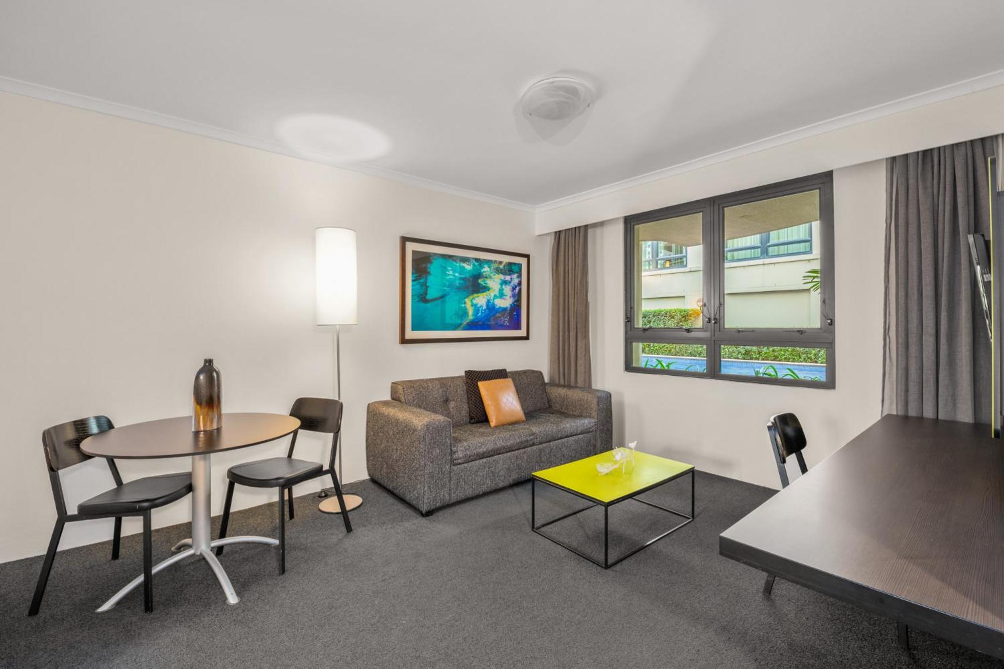 Apartment Contemporary 1-bed First Floor Unit With Pool Sydney