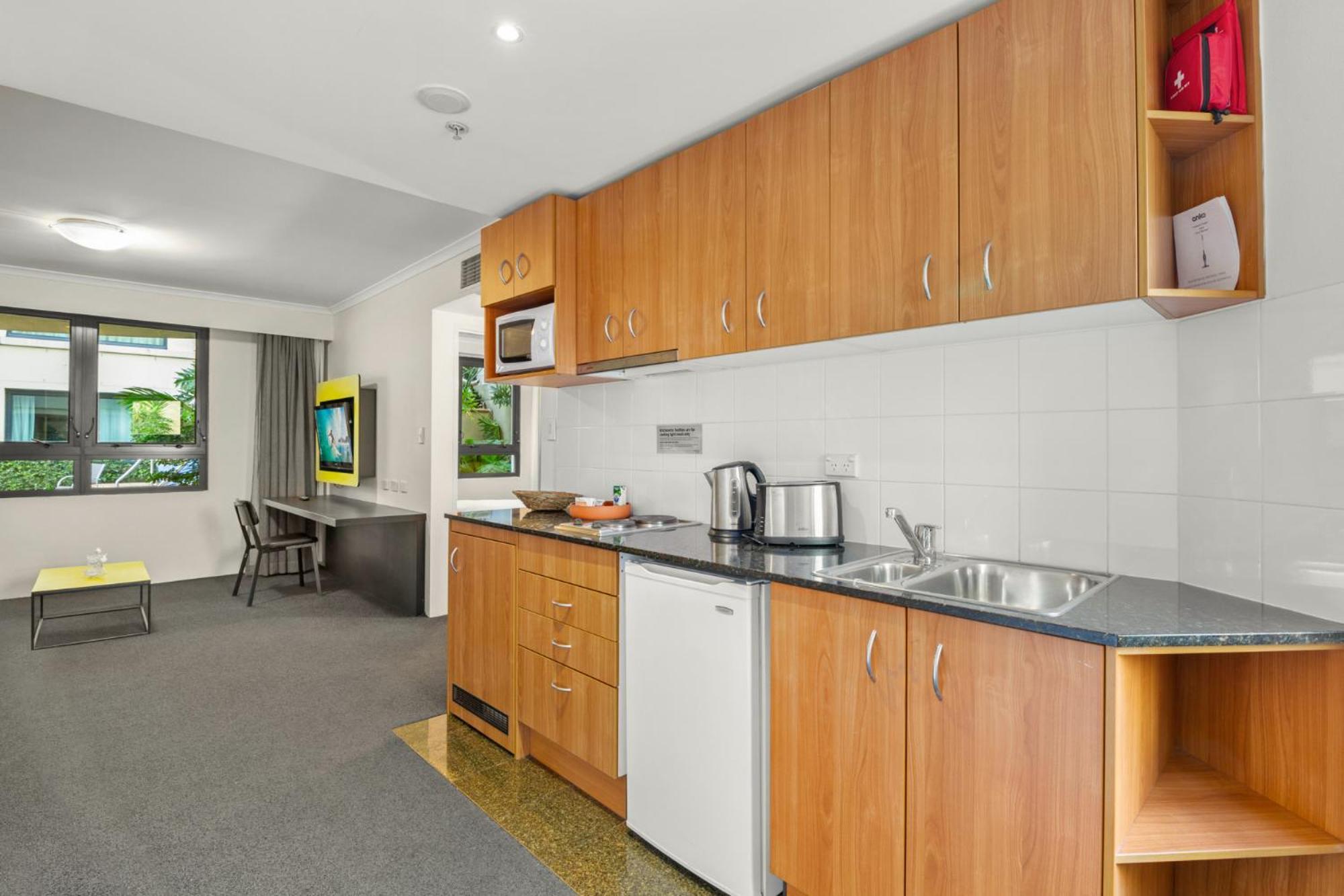 Contemporary 1-bed First Floor Unit With Pool Apartment Sydney