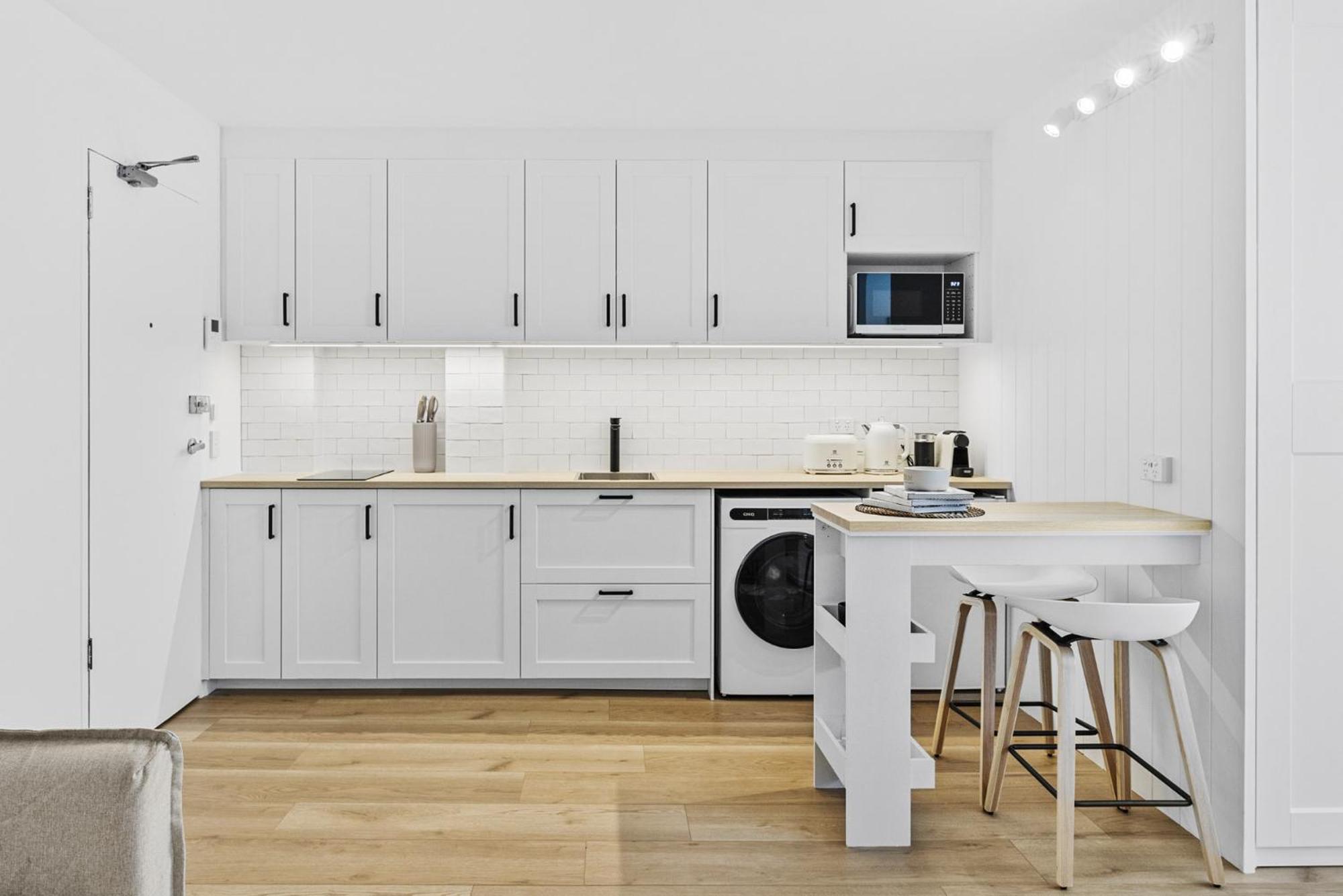 Immaculate 1-bed Chic Bondi Abode With Pool & A/c *