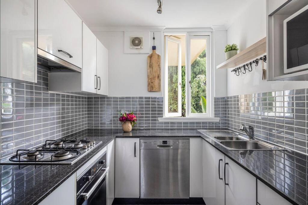 Balmoral Front 2 Bedroom Waterview Mosman * Sydney