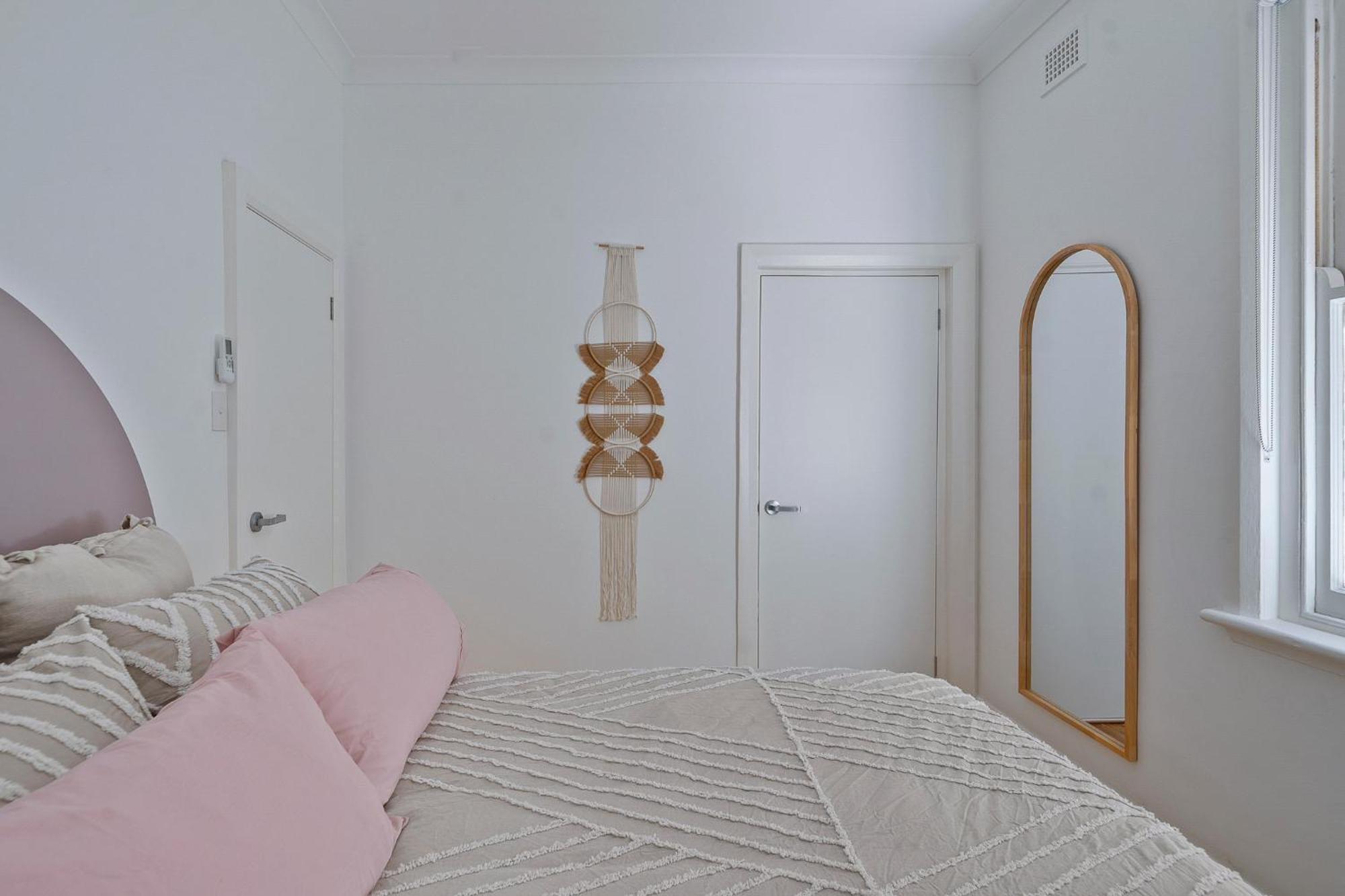 1 And 2 Bed - 500m To - Belle's At Bondi Sydney