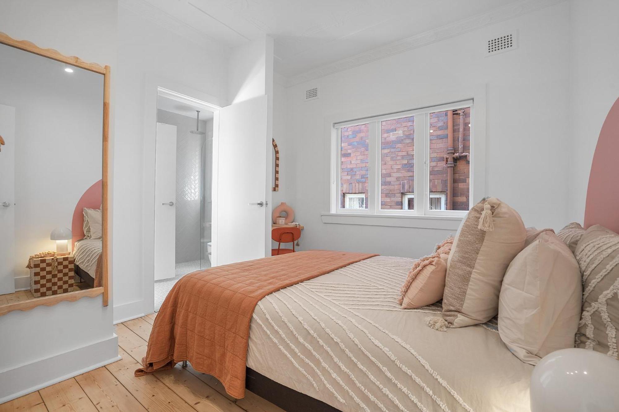 1 And 2 Bed - 500m To - Belle's At Bondi Hotel *