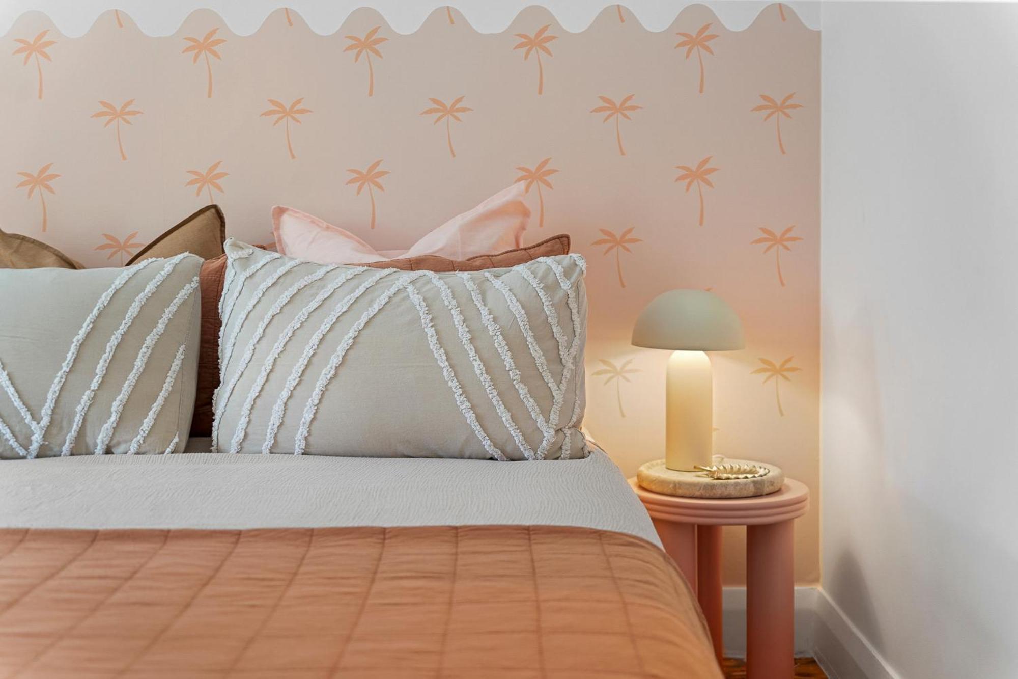 1 And 2 Bed - 500m To - Belle's At Bondi Hotel *