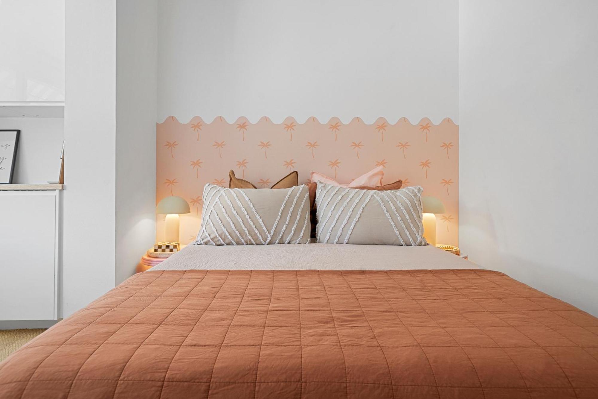 1 And 2 Bed - 500m To - Belle's At Bondi *