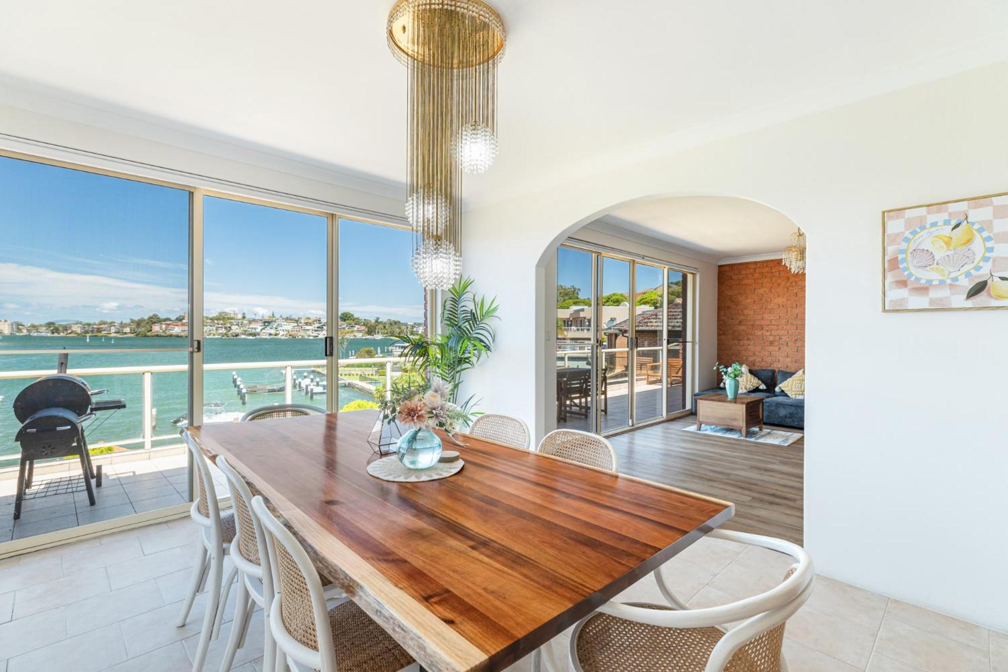 Holiday home Stunning Waterfront Townhouse With Shared Swimpool, Harbour View And Free P Sydney