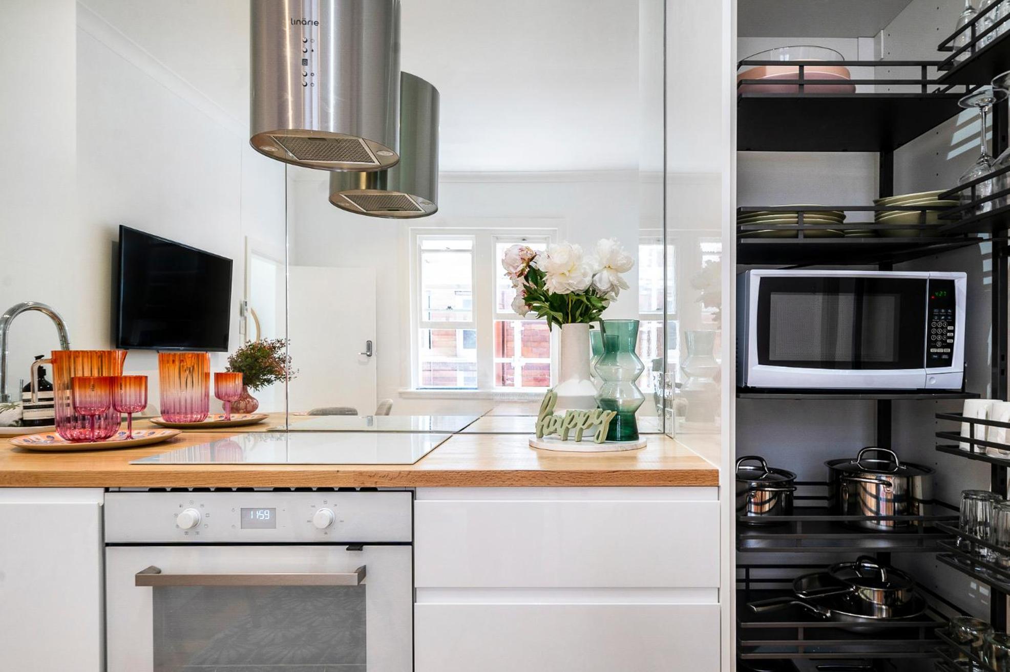Hotel 1 And 2 Bed - 500m To - Belle's At Bondi