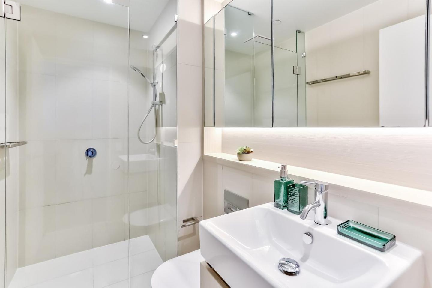 Cozy 2 Bedroom Darling Square With Balcony Sydney