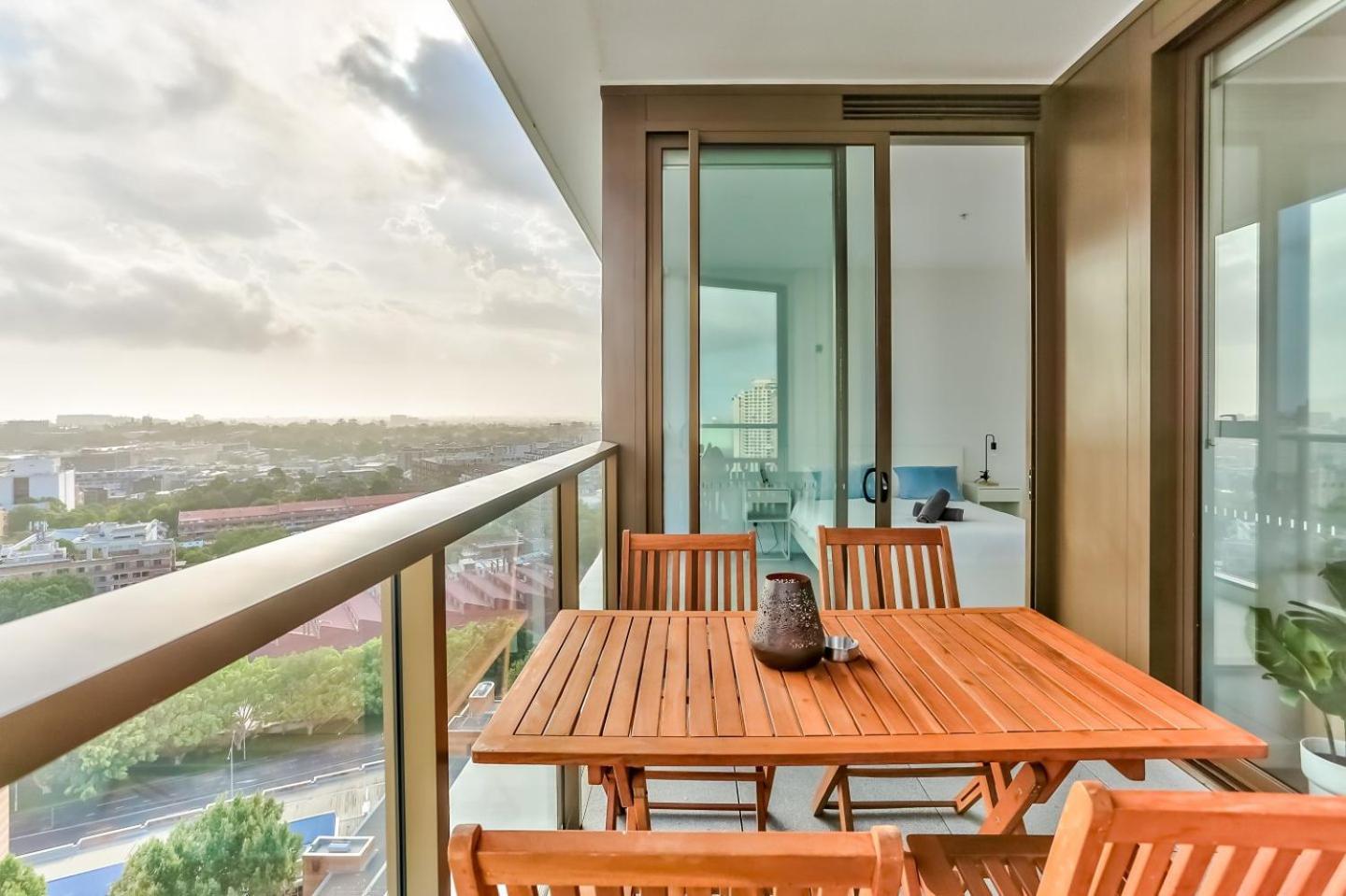 Cozy 2 Bedroom Darling Square With Balcony Apartment