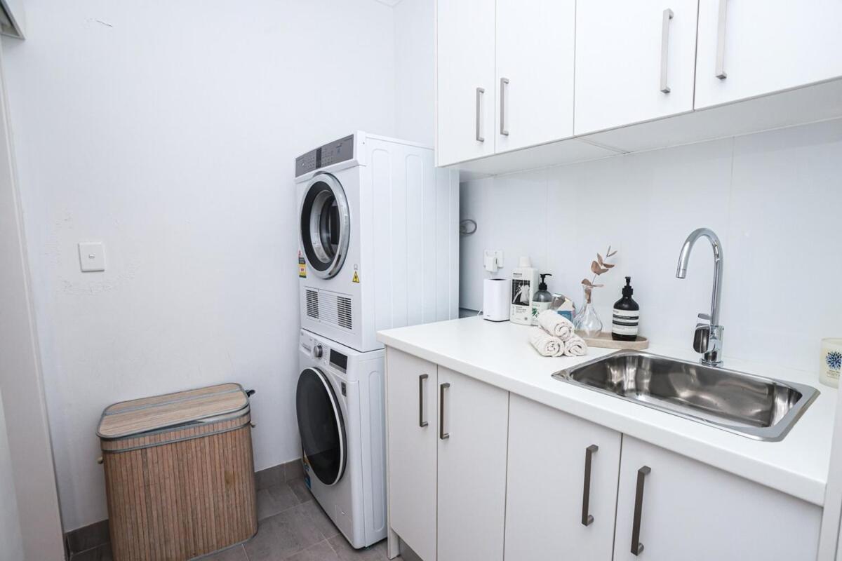 Modern 3br Beachside Oasis Apartment *
