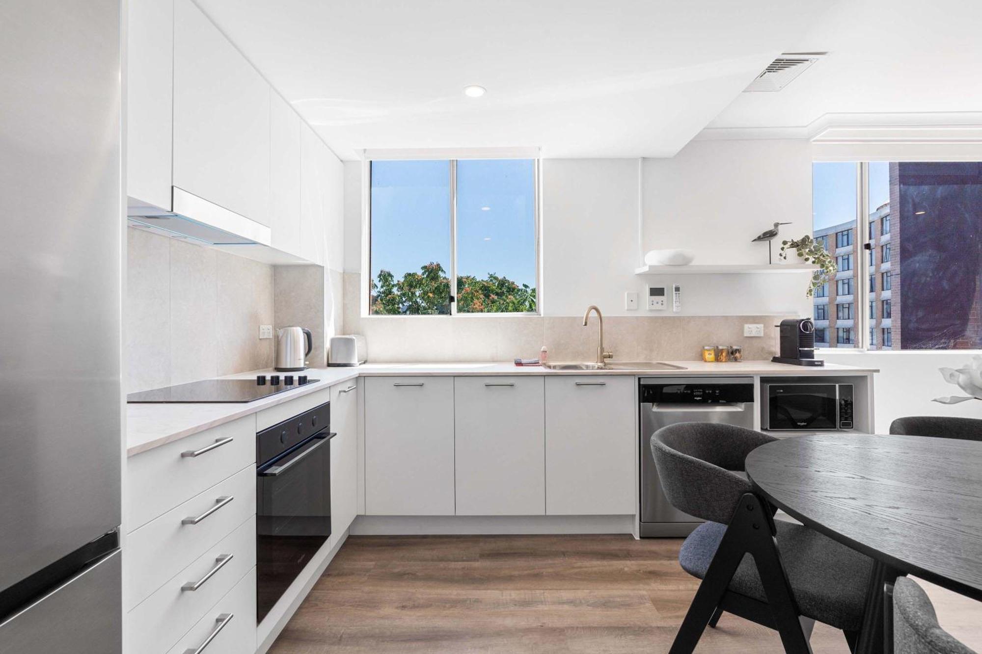 Camperdown Cozy Corner 6 *