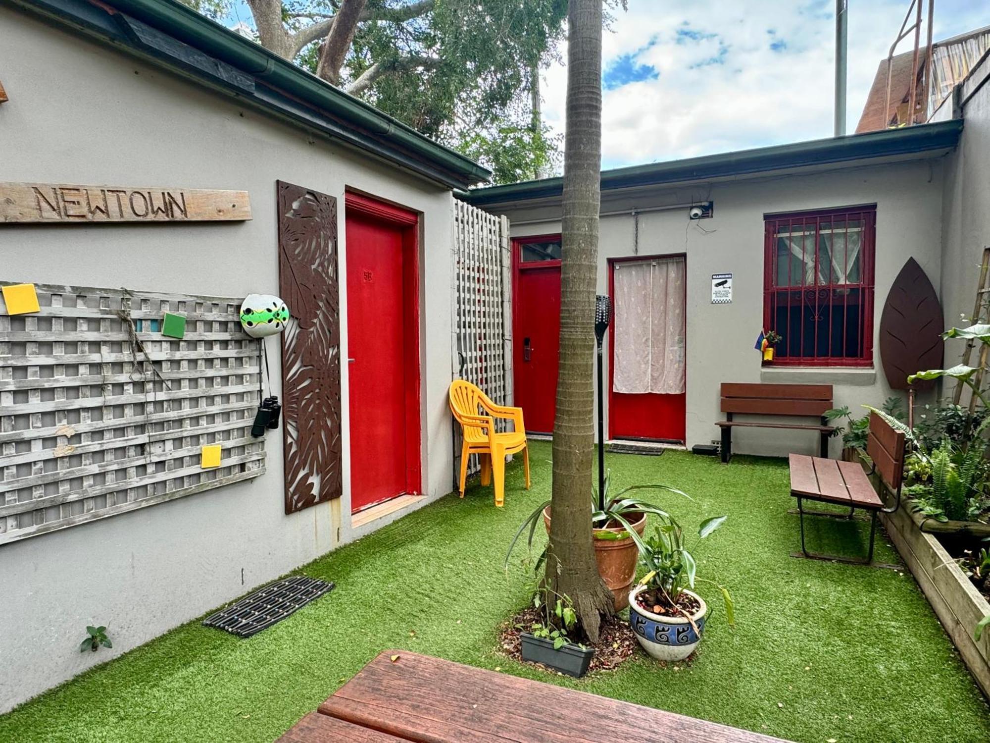 Newtown Backpackers Hostel *