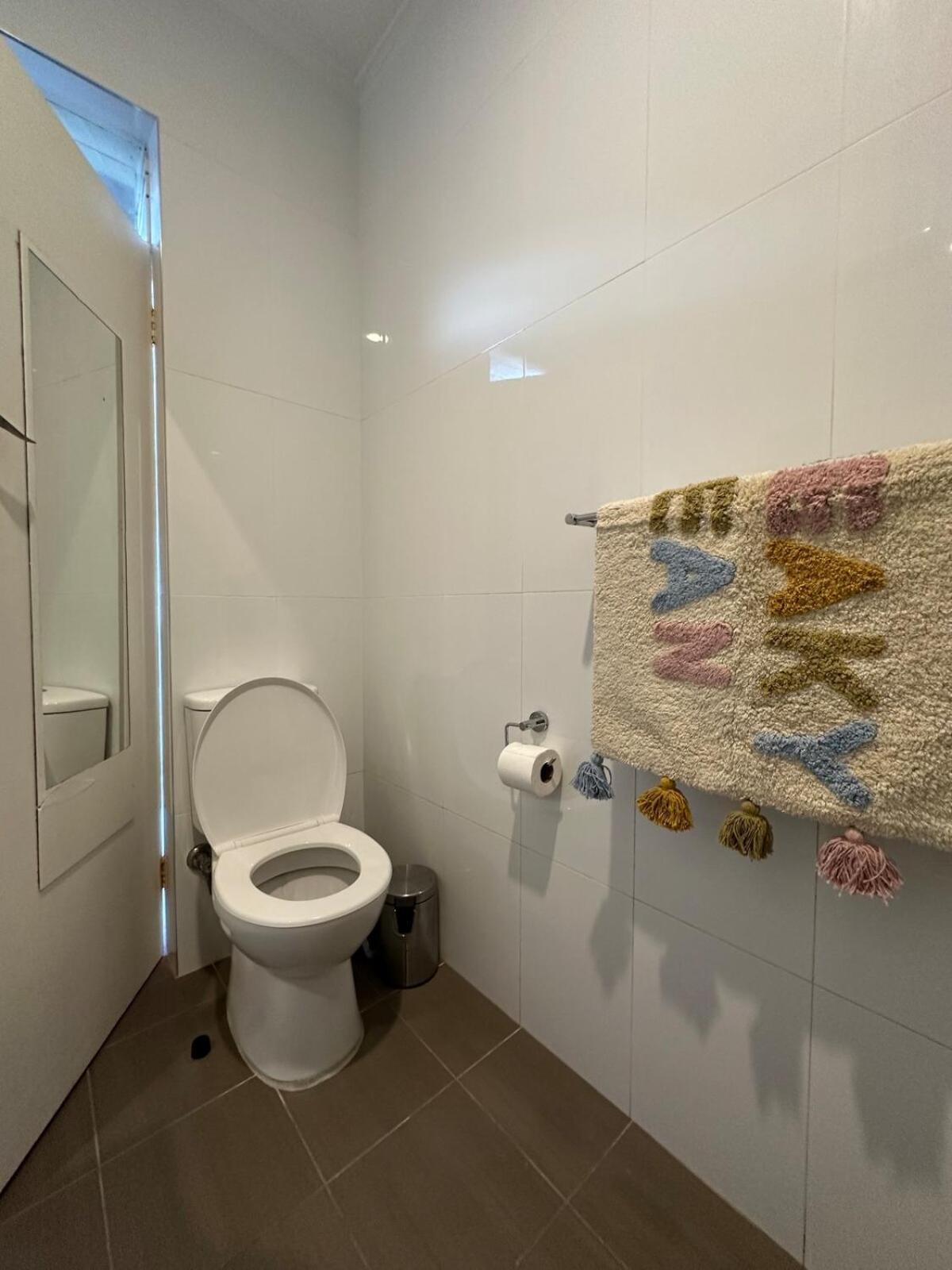 Peaceful Unit Facing Opera House Apartment