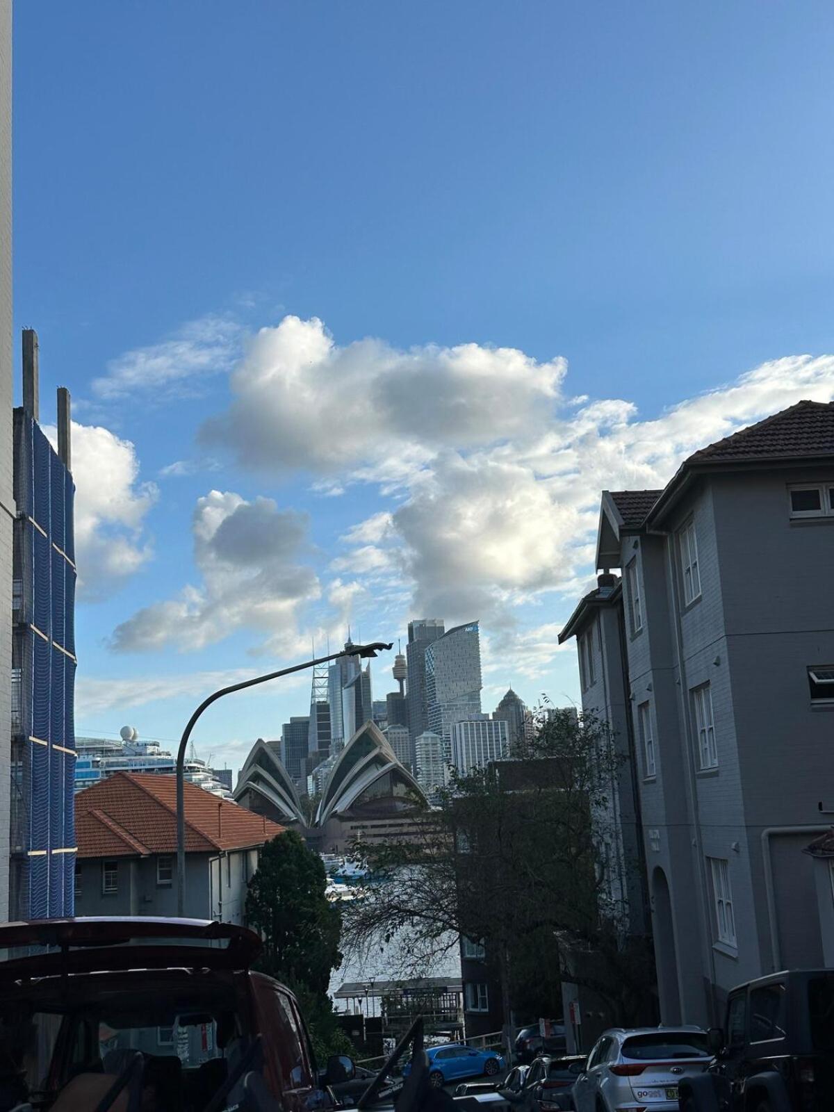 Peaceful Unit Facing Opera House Sydney