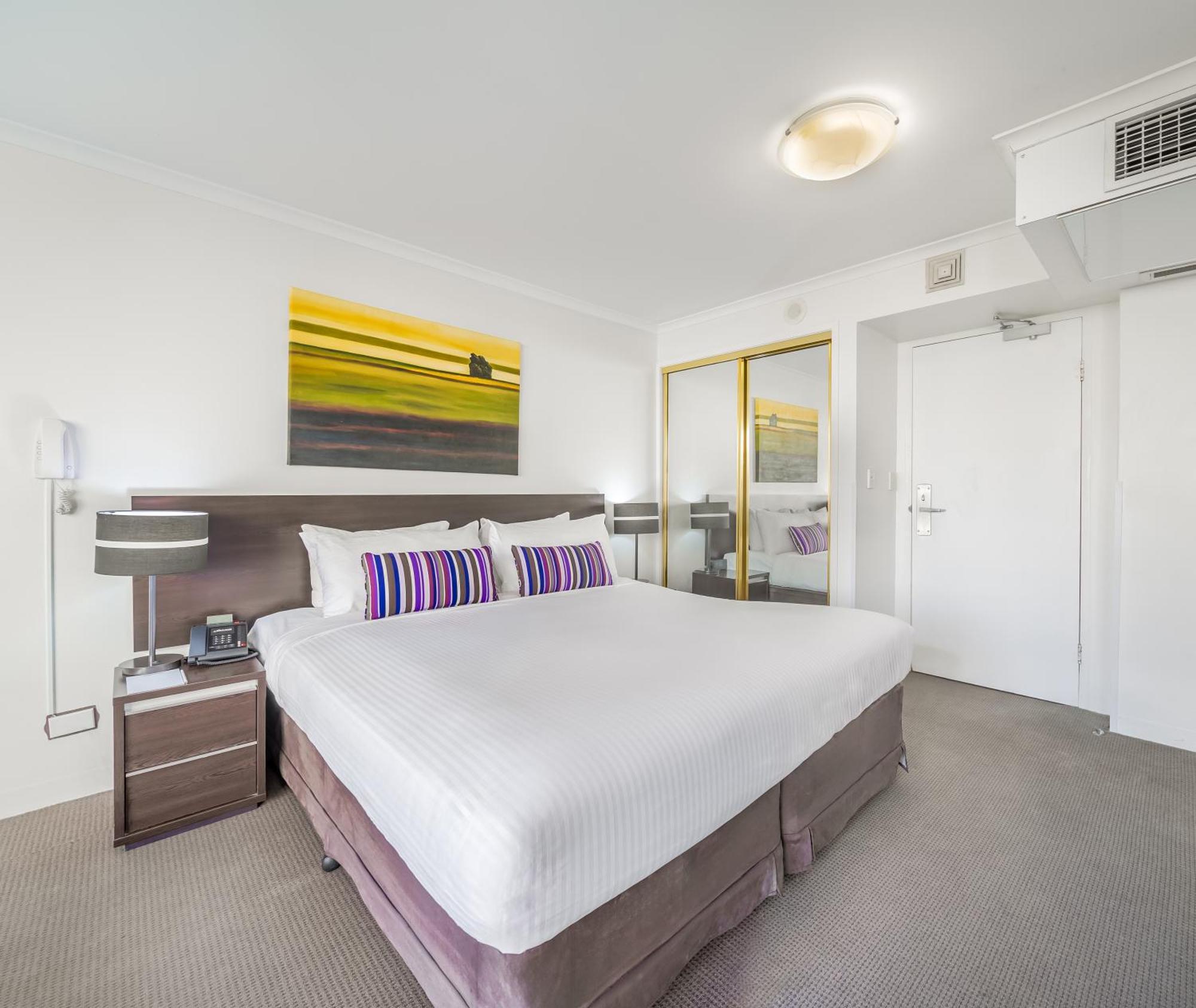 Oaks Hyde Park Aparthotel