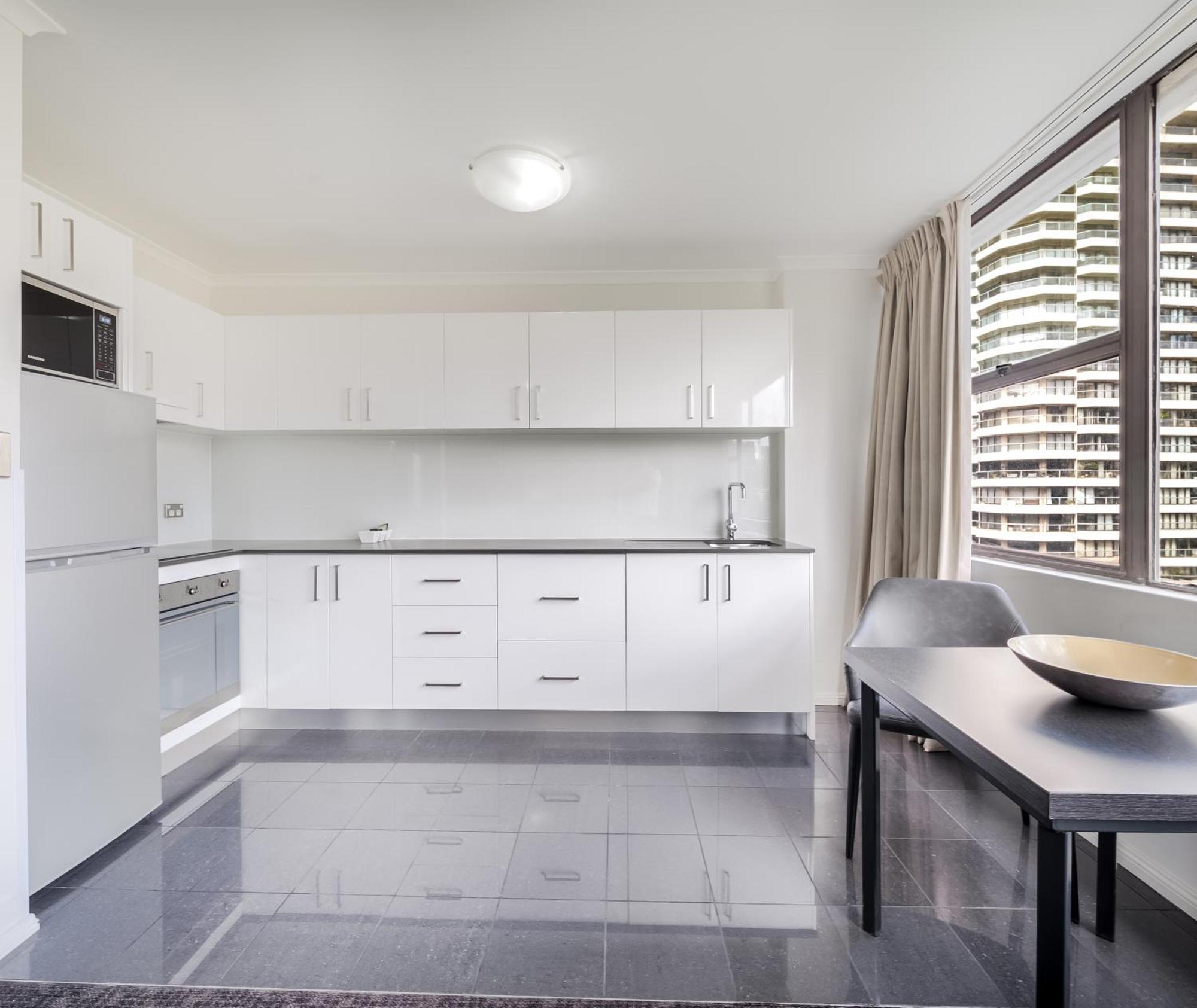 Oaks Hyde Park Aparthotel 4*