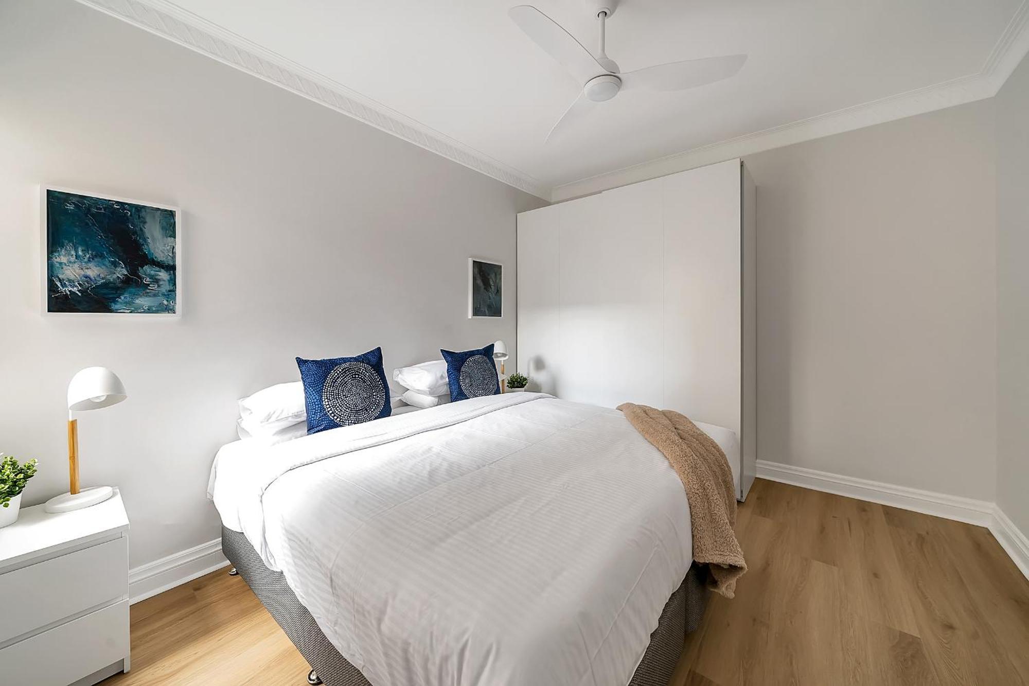 Apartment Renovated Harbourfront With Harbour Views Sydney