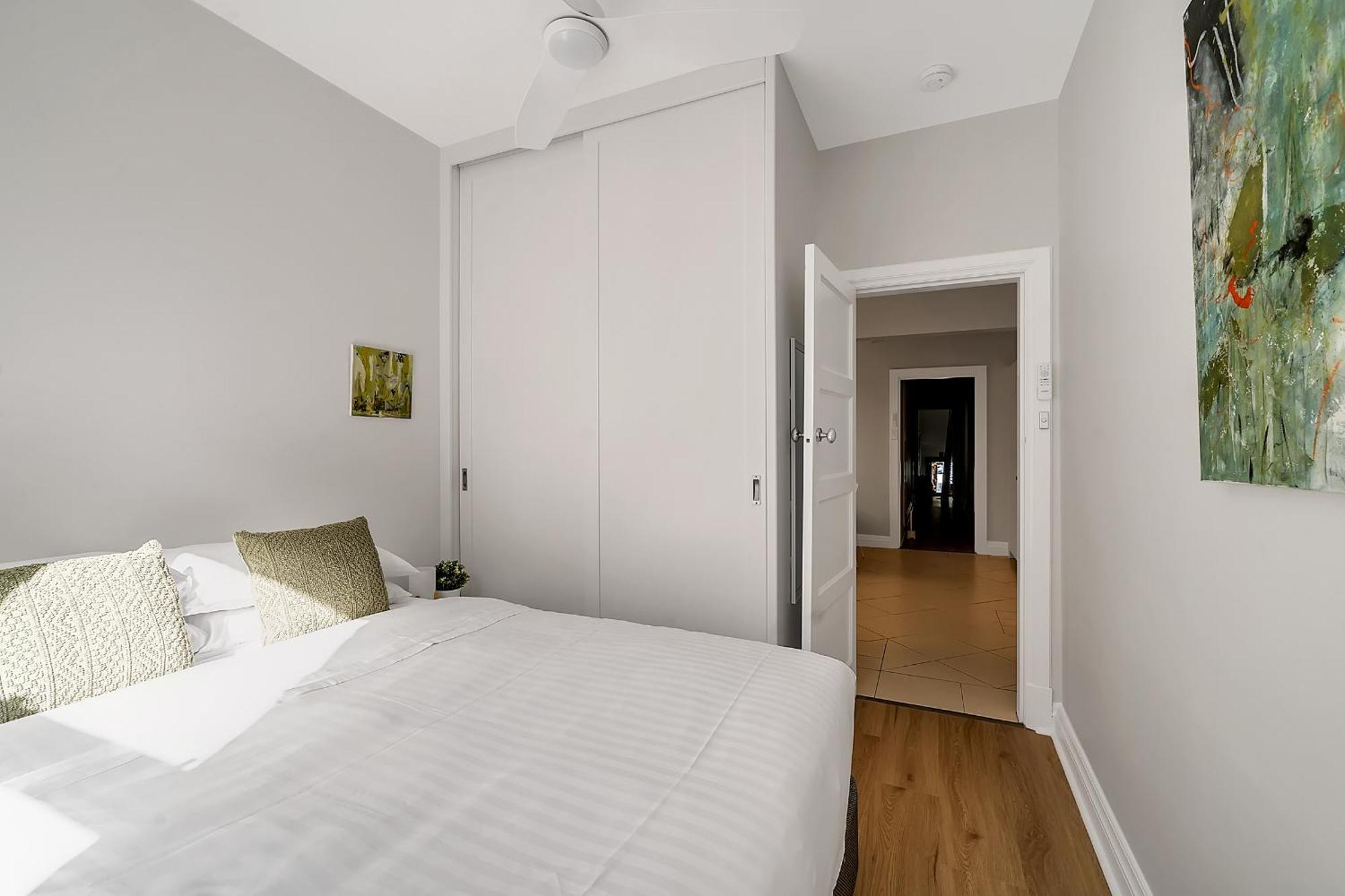 Renovated Harbourfront With Harbour Views Apartment Sydney