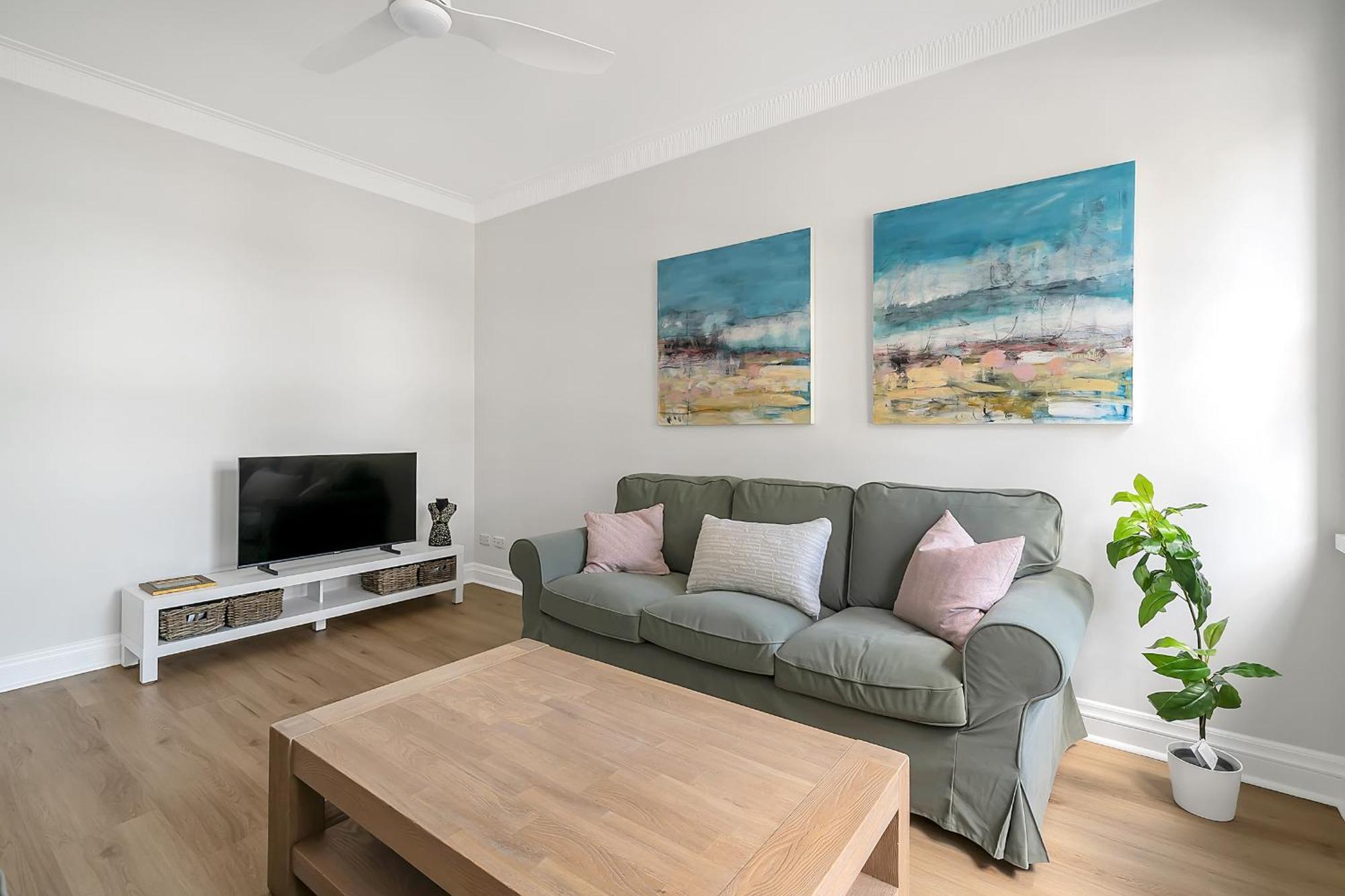 Apartment Renovated Harbourfront With Harbour Views Sydney