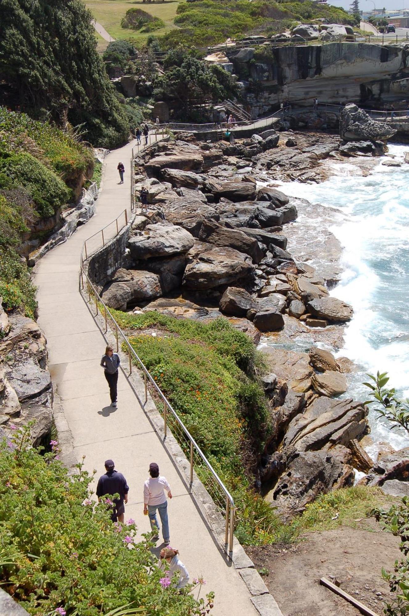 Beachfront Haven Directly Opposite Bondi Apartment *