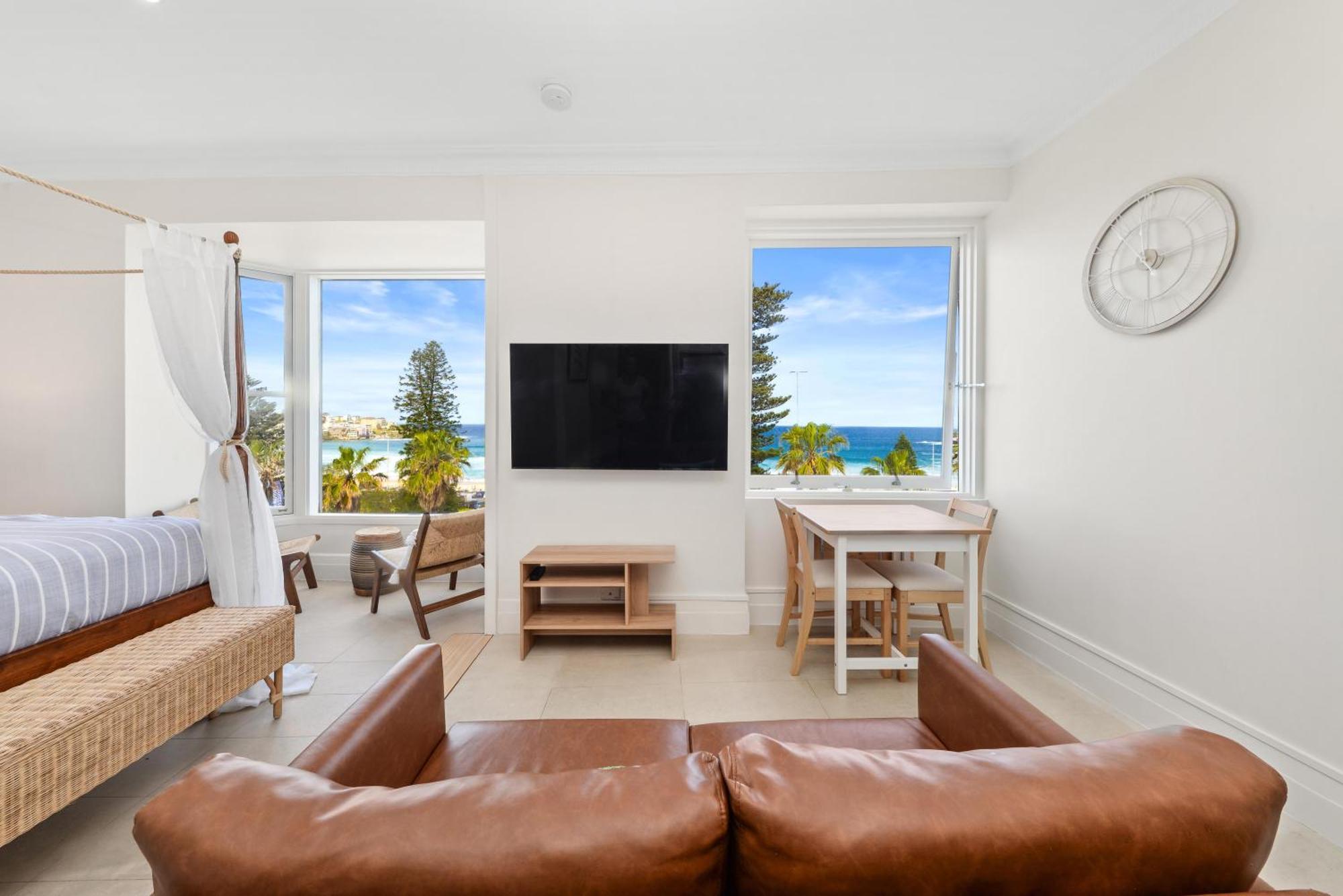 Beachfront Haven Directly Opposite Bondi *