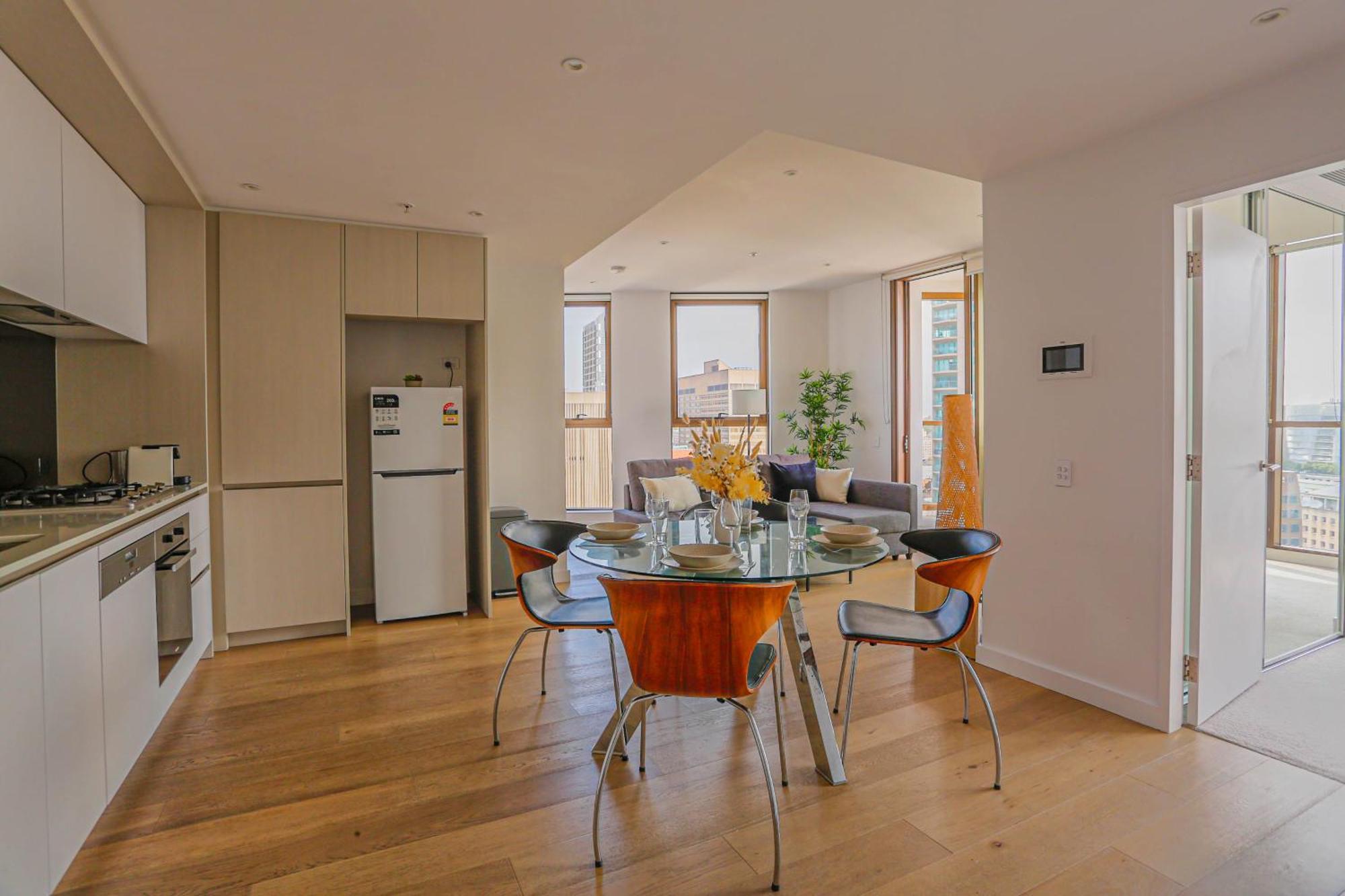 Cozy 2 Bedroom Darling Square With Balcony *