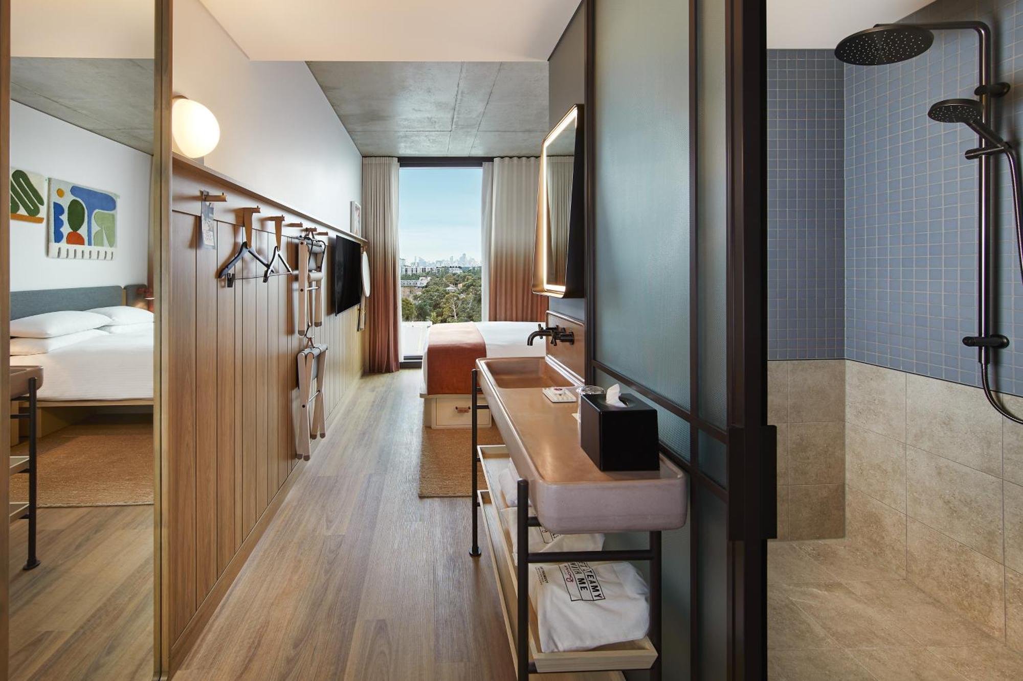 Moxy Airport Hotel 4*