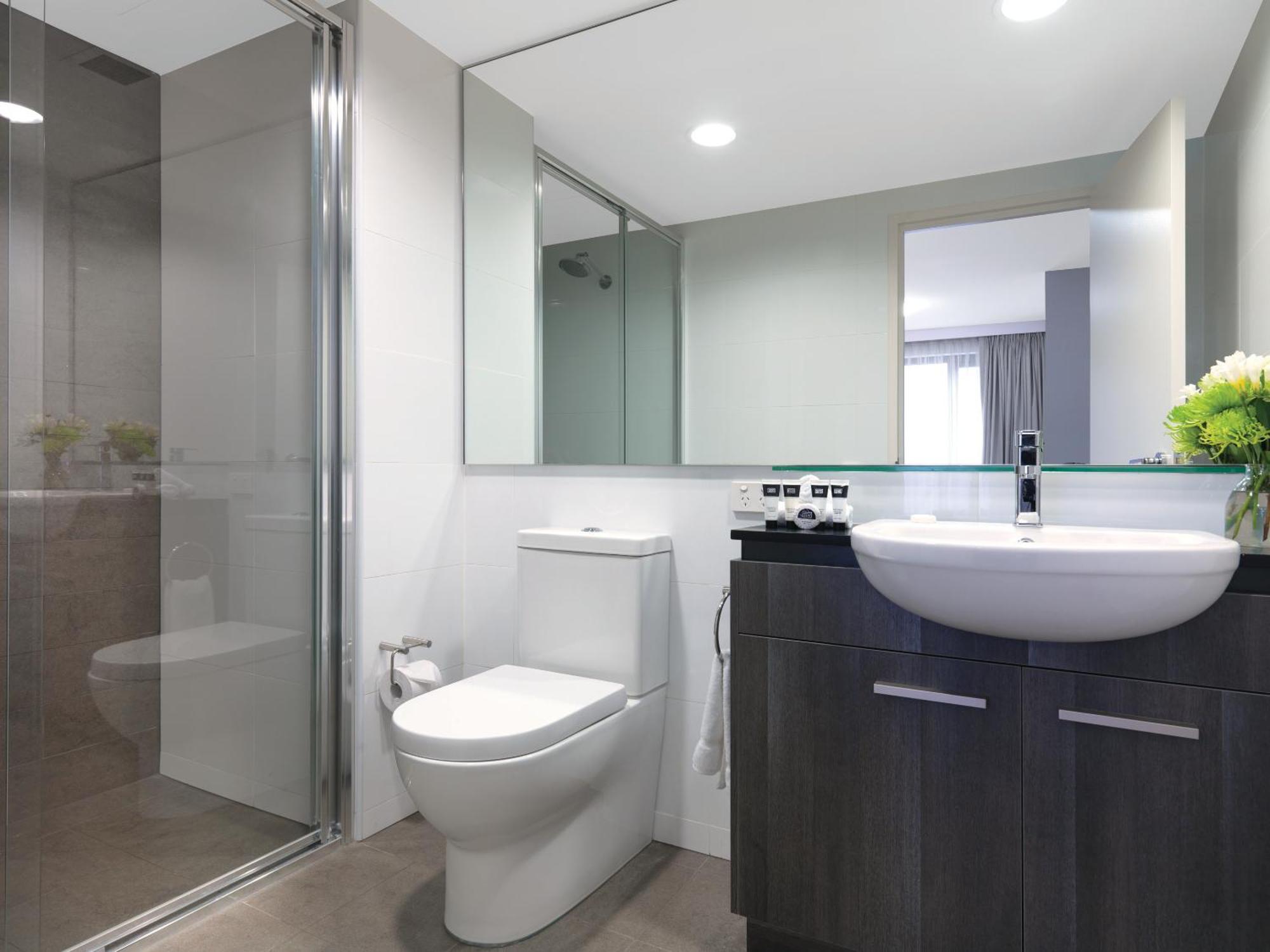 Adina Airport Aparthotel 4*