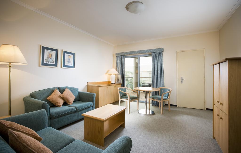 Breakfree Bankstown International Aparthotel 4*