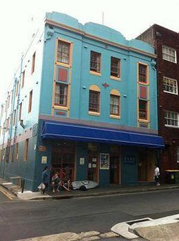Evas Backpackers Hotel 2*