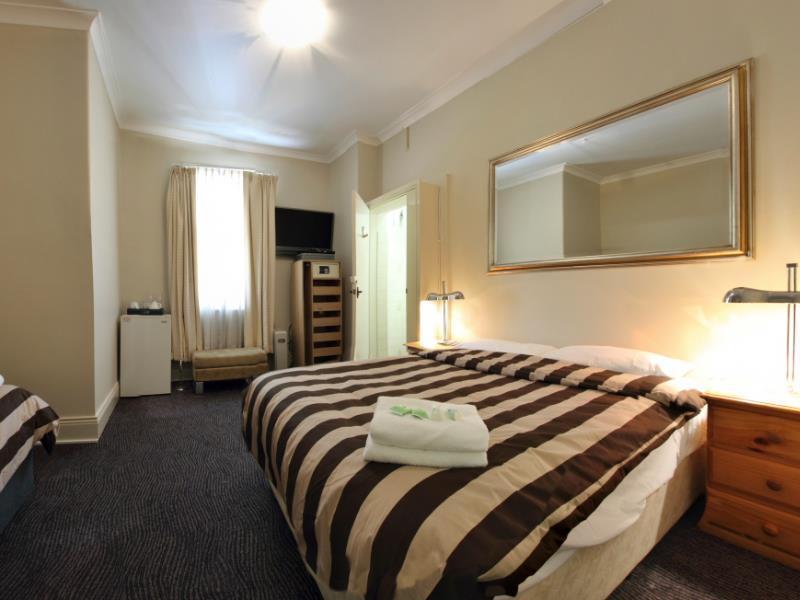 Neutral Bay Hotel 3*