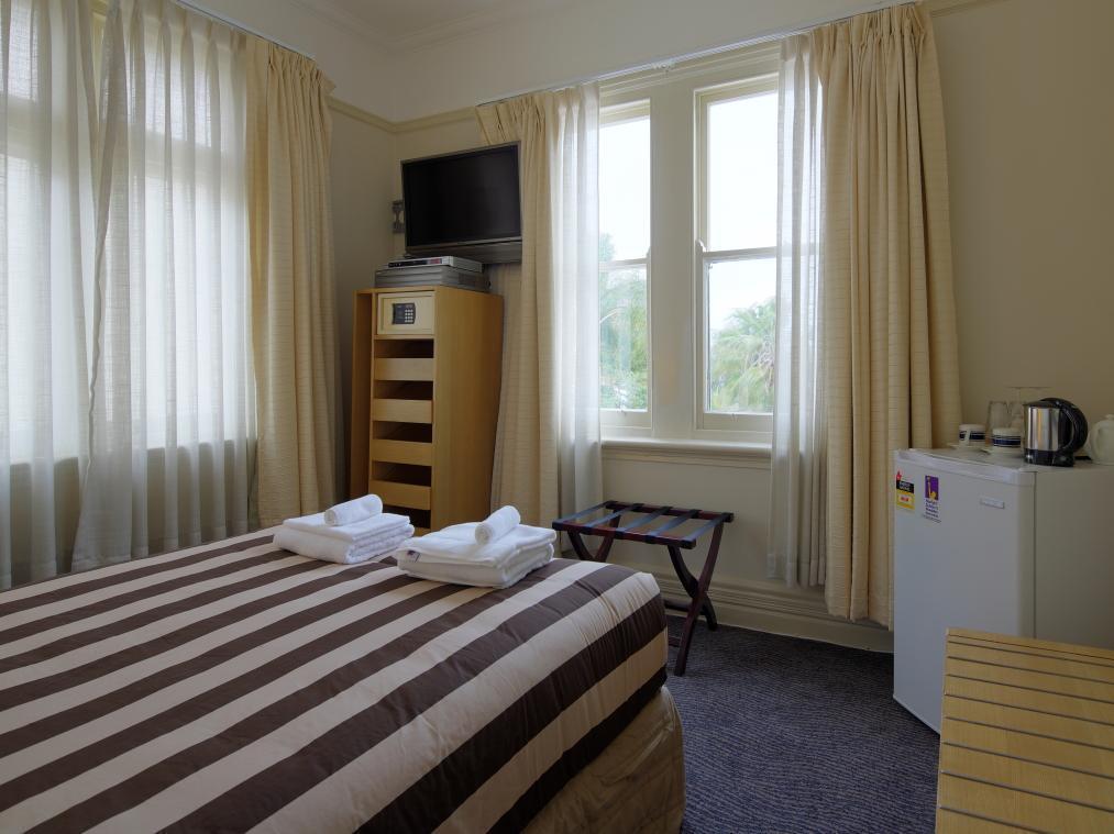 Neutral Bay 3*