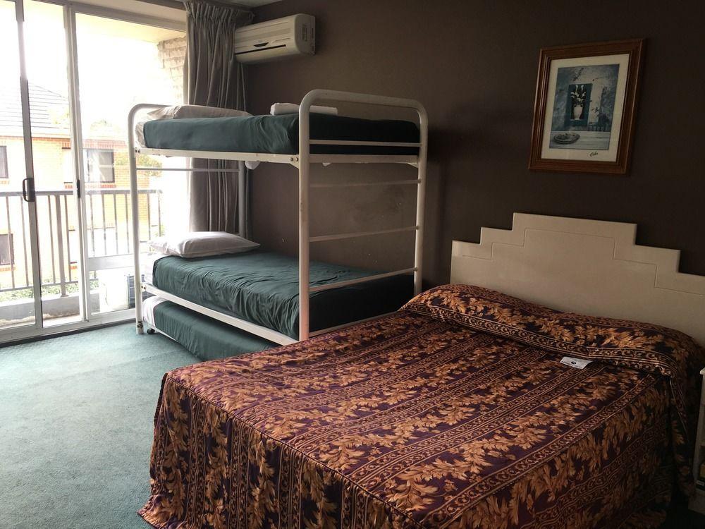 Addison Motel 3*