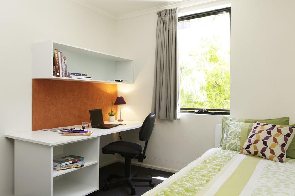 Village Hostel *