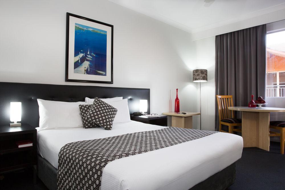 Western Camperdown Hotel