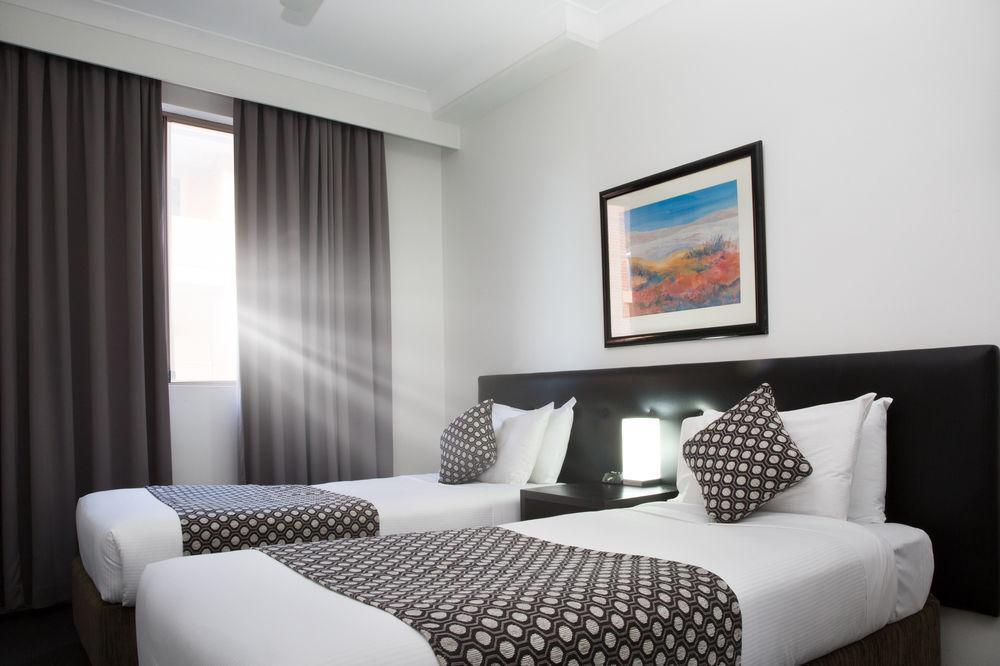 Western Camperdown Hotel 4*