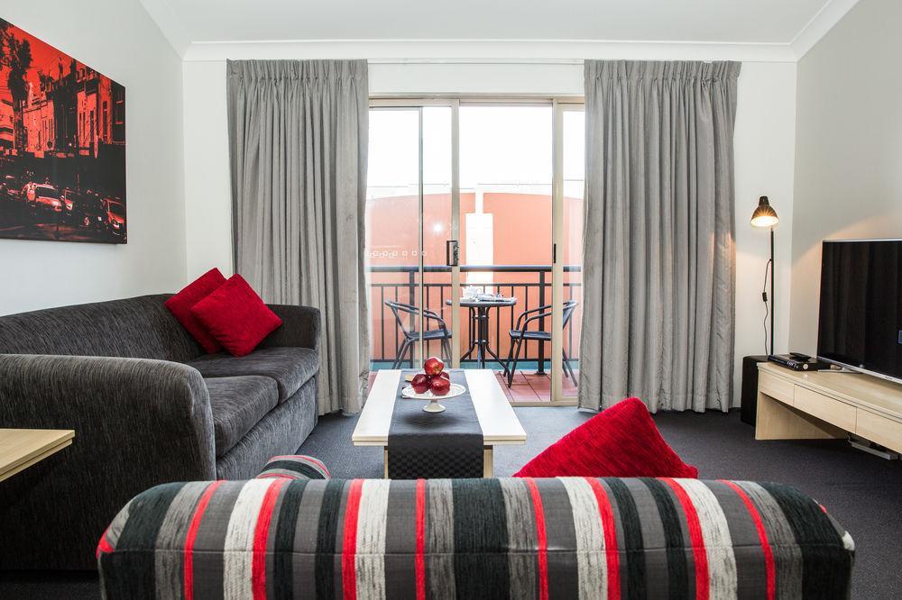 Western Camperdown Hotel 4*