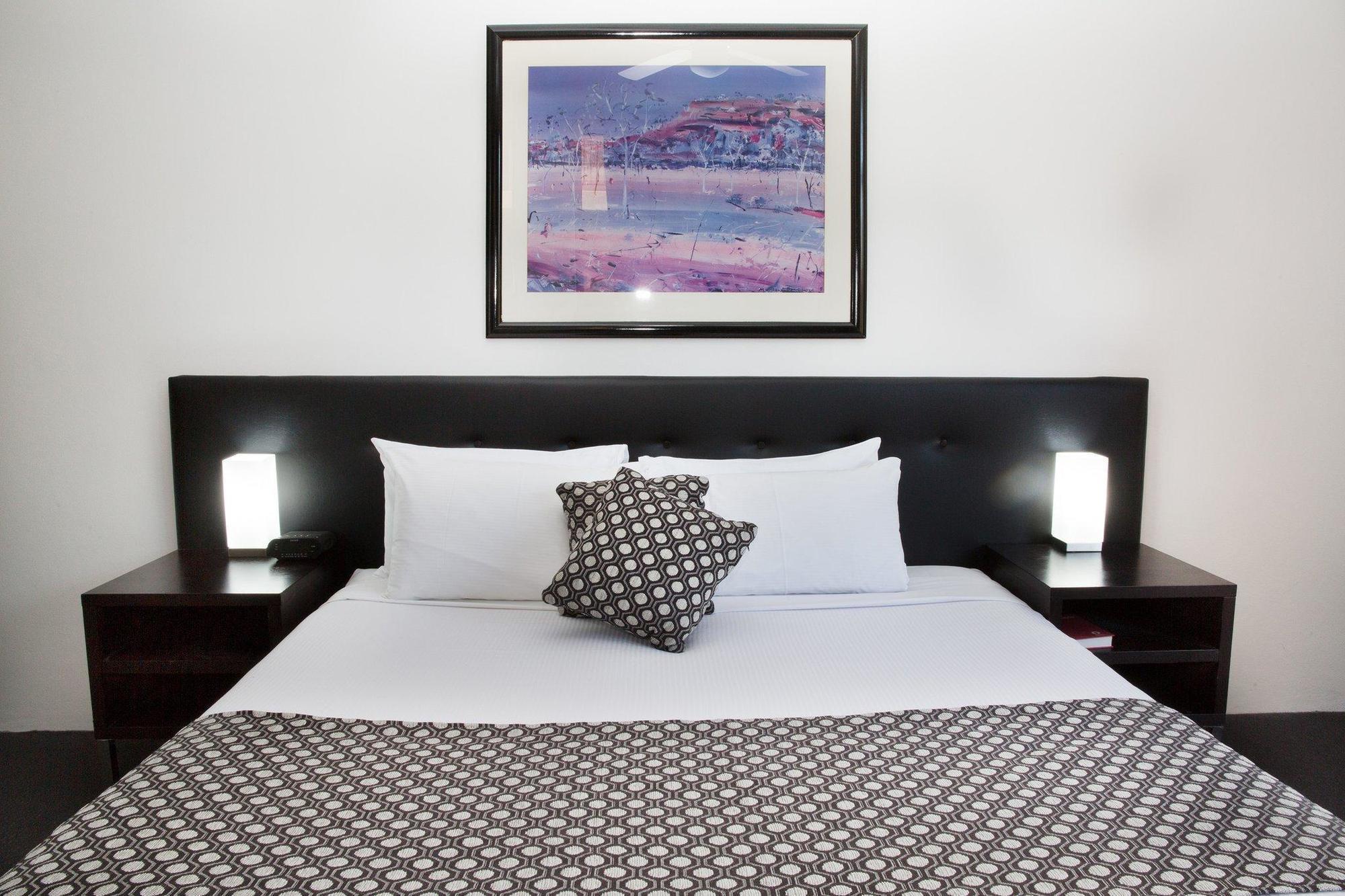 Western Camperdown Hotel 4*