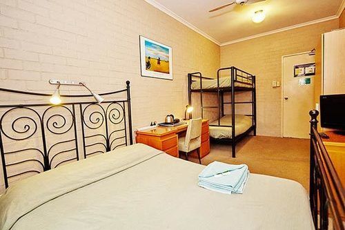 Newtown Backpackers Hostel *