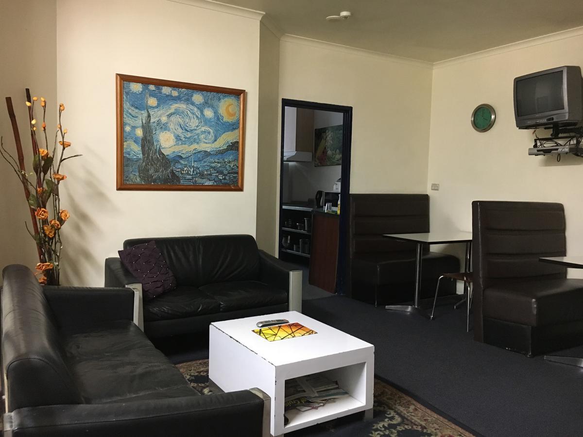 Hyde Park Backpackers Hostel *