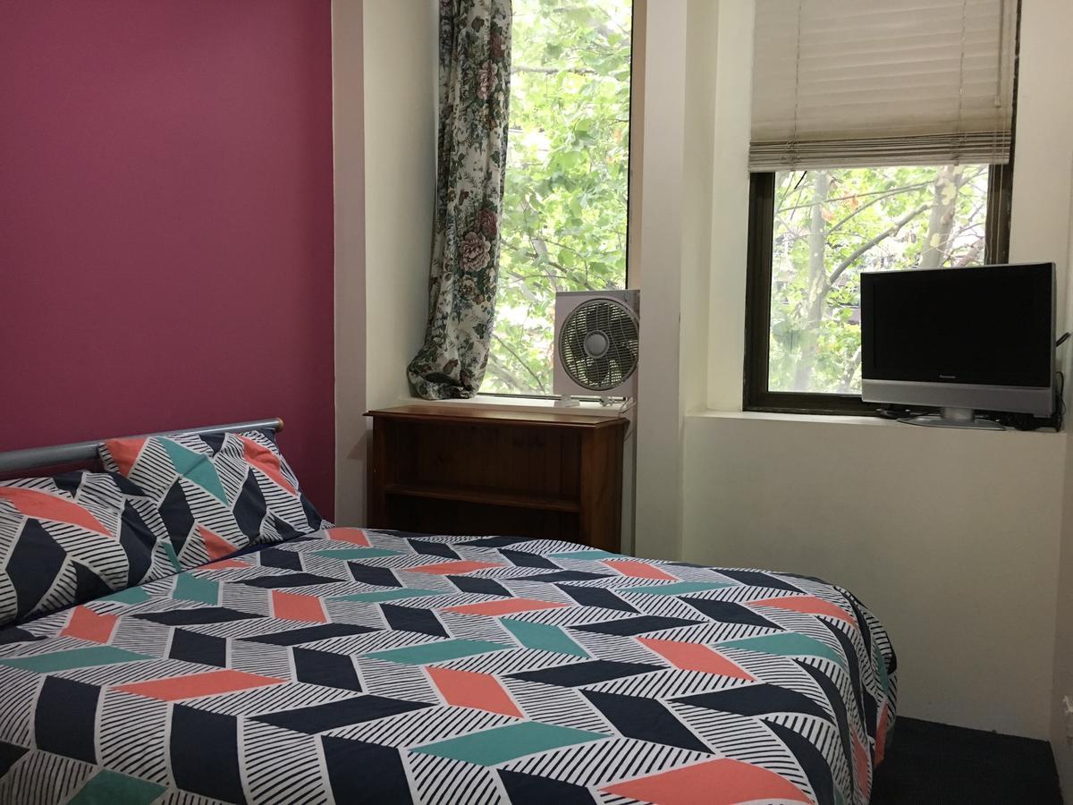 Hyde Park Backpackers Hostel *