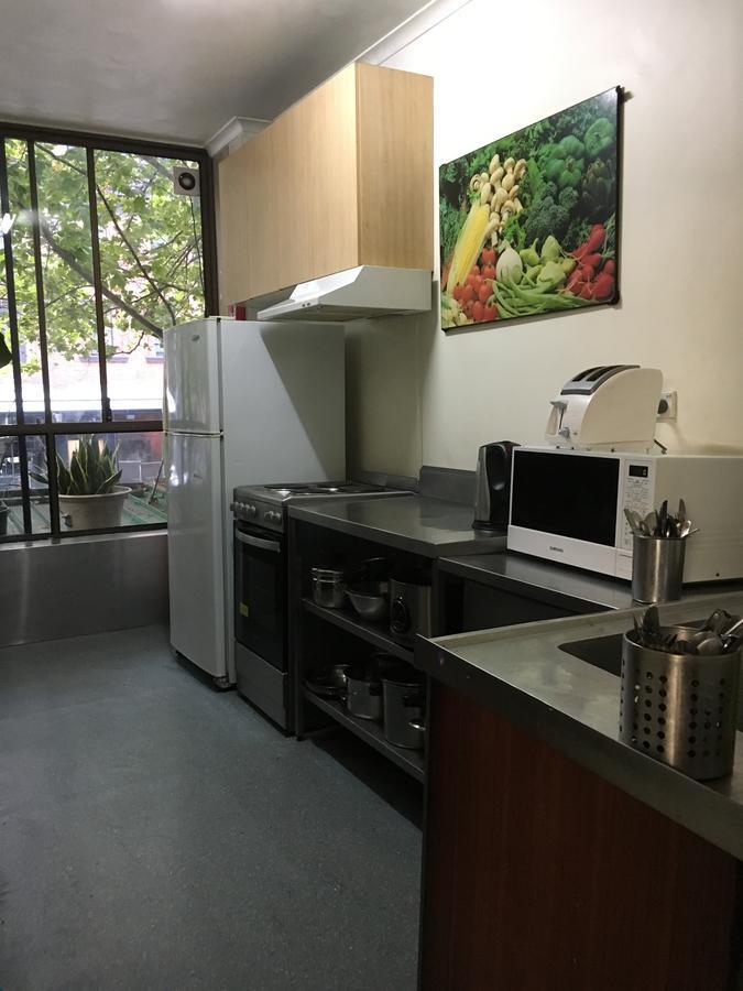 Hyde Park Backpackers Hostel *