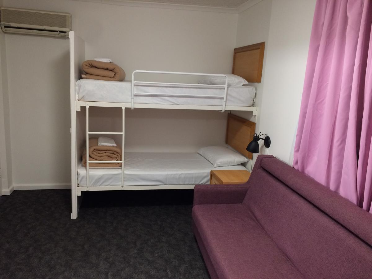 Edgecliff Motel 3*