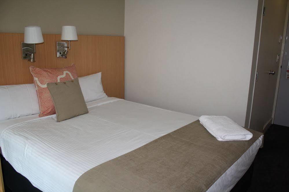 Ibis World Square 3*