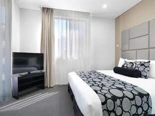Hotel Meriton Suites North Ryde 5*
