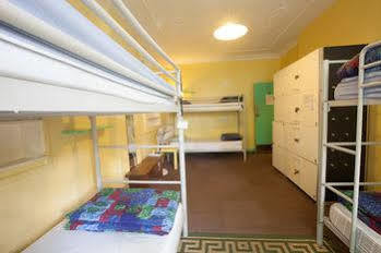 Evas Backpackers Hotel 2*