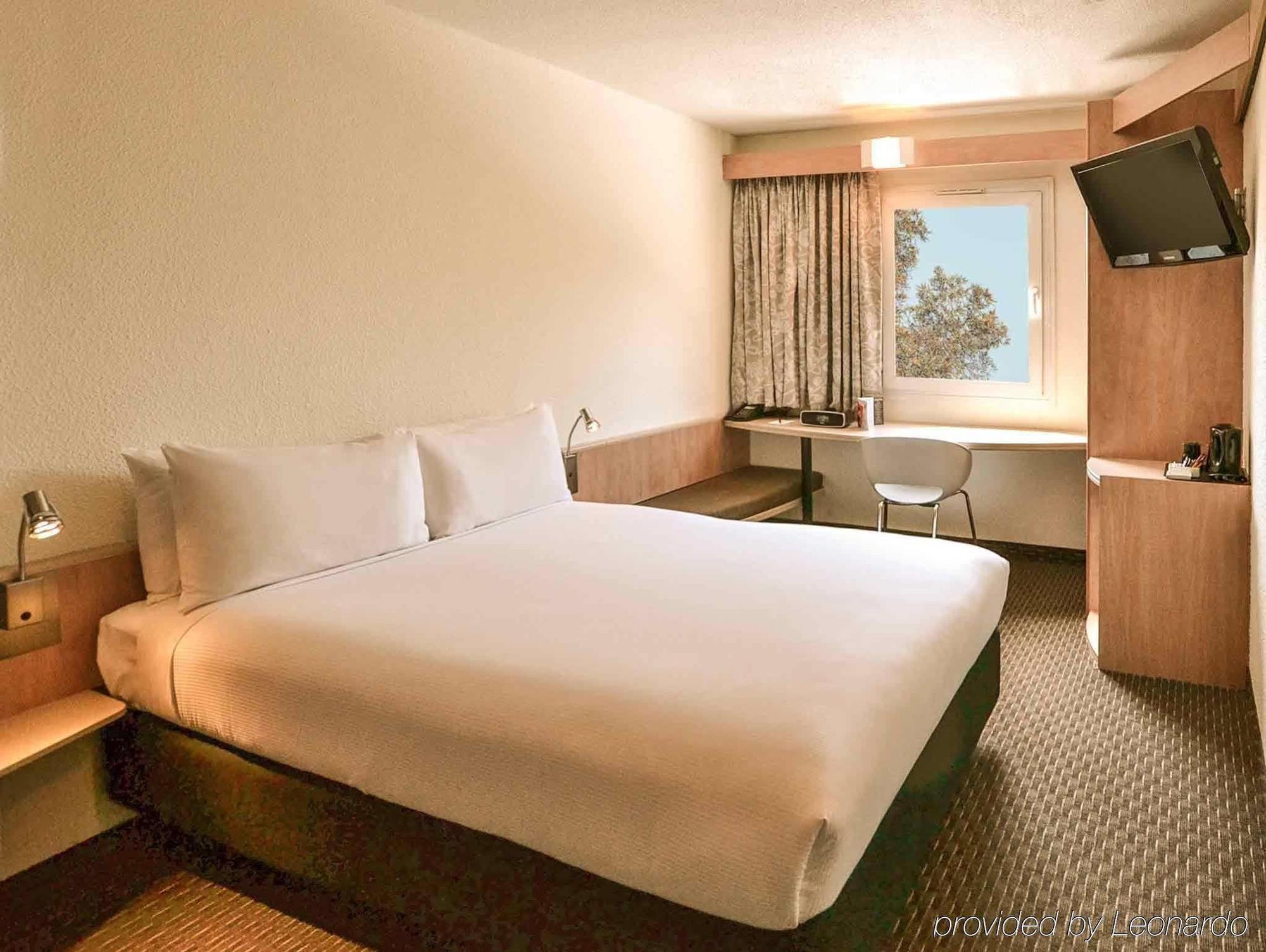 Hotel Ibis Airport 3*